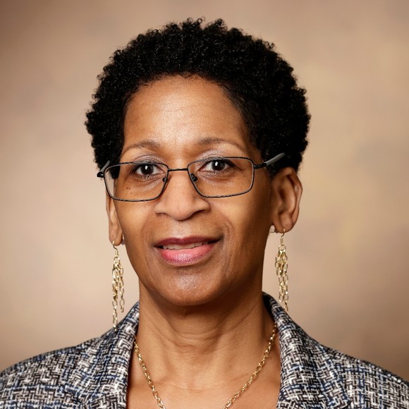 Meet your Posher, Cynthia - Picture 1 of 1